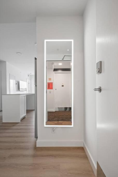 Exquisite 2 Bed Condo near DT Core WFree Parking