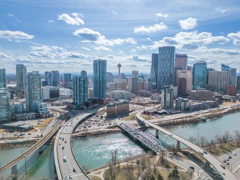 Exquisite 2 Bed Condo near DT Core WFree Parking