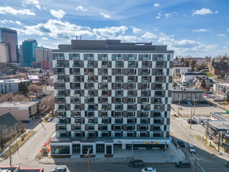 Exquisite 2 Bed Condo near DT Core WFree Parking
