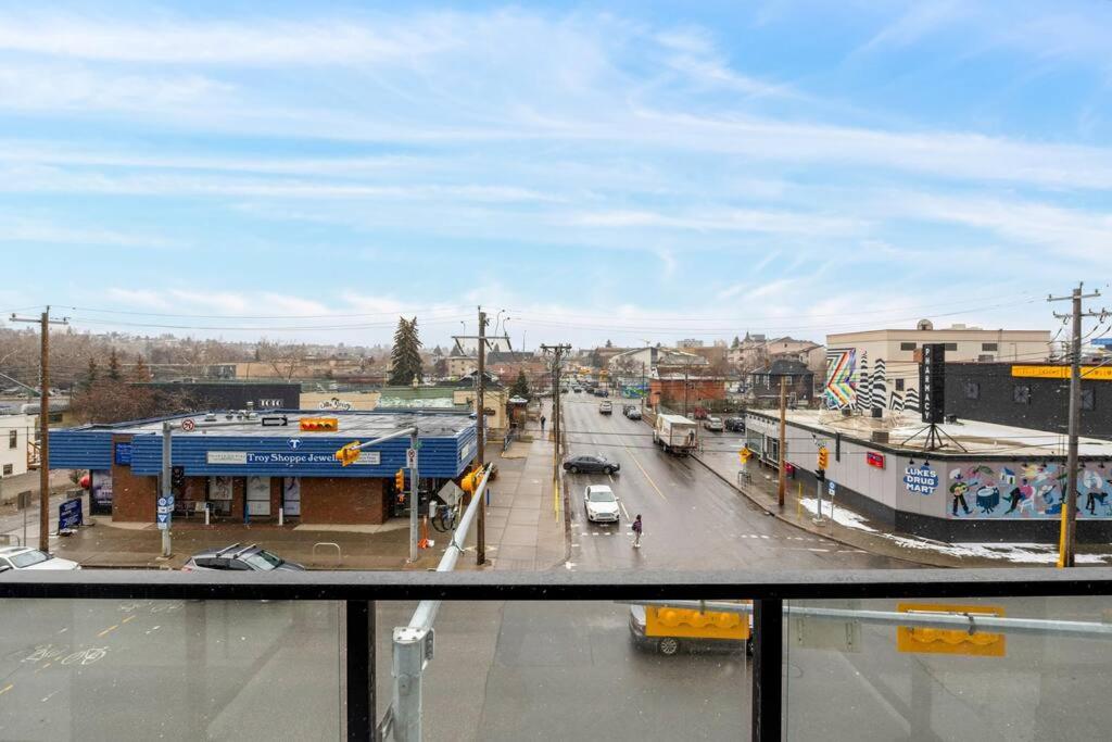 Exquisite 2 Bed Condo near DT Core WFree Parking