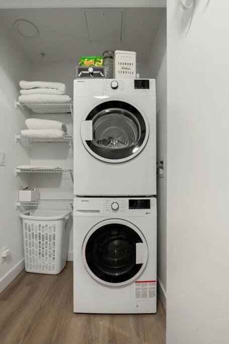 Exquisite 2 Bed Condo near DT Core WFree Parking