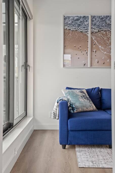 Exquisite 2 Bed Condo near DT Core WFree Parking
