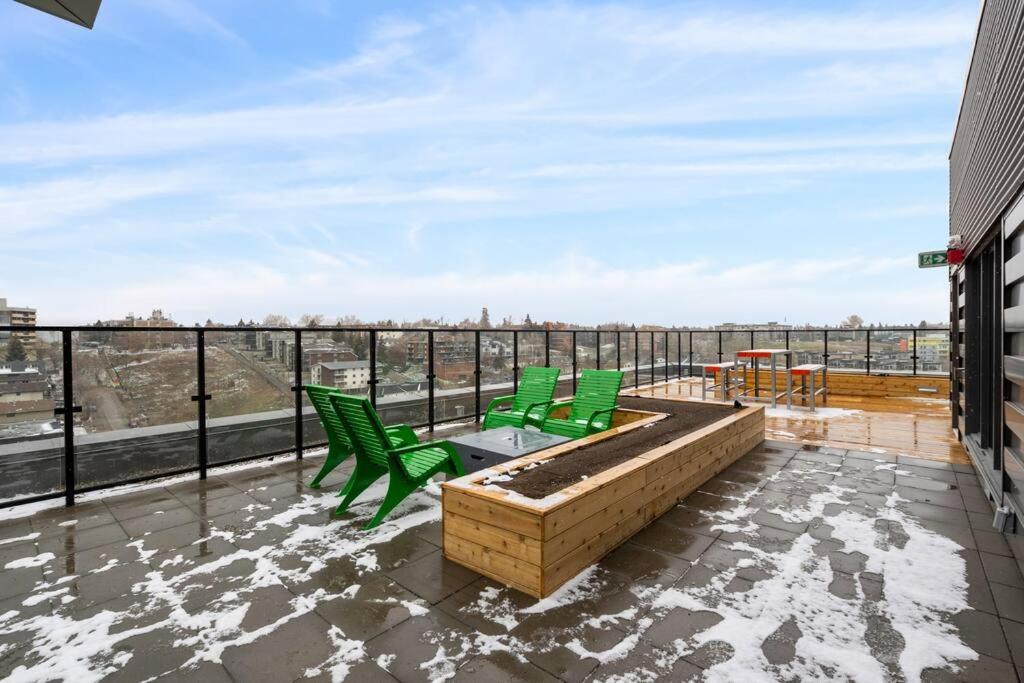 Exquisite 2 Bed Condo near DT Core WFree Parking
