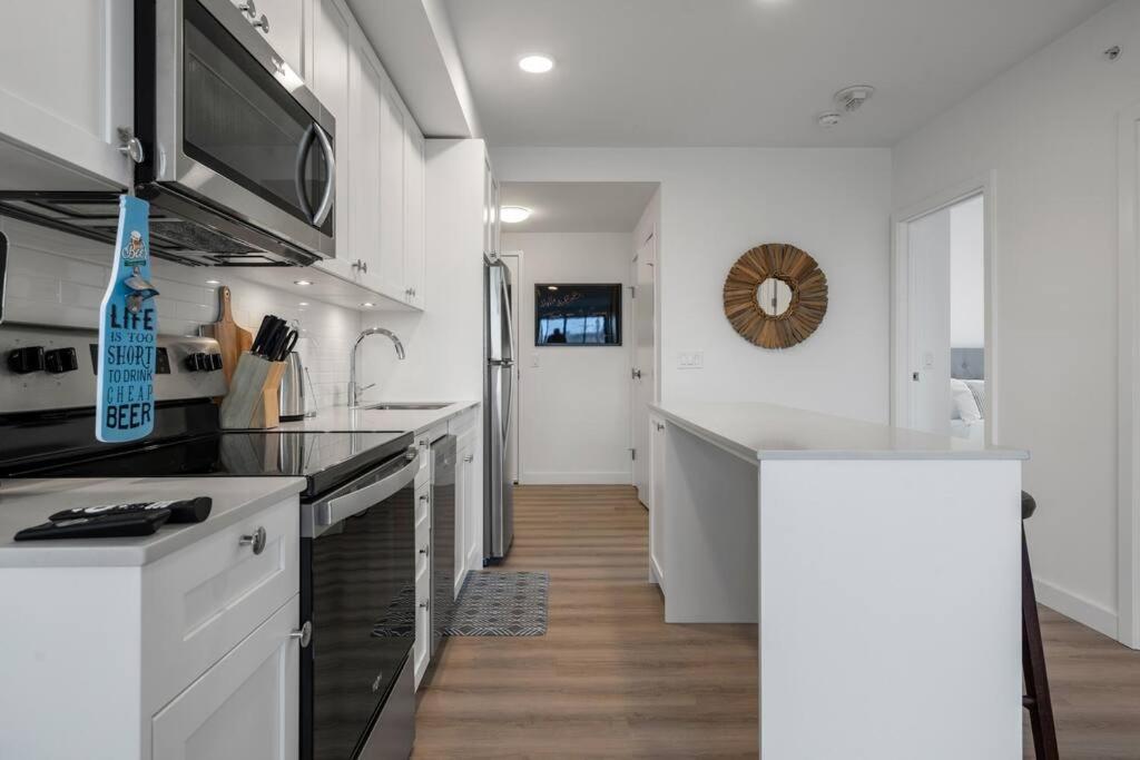 Exquisite 2 Bed Condo near DT Core WFree Parking