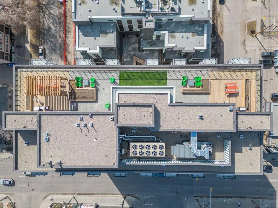 Exquisite 2 Bed Condo near DT Core WFree Parking