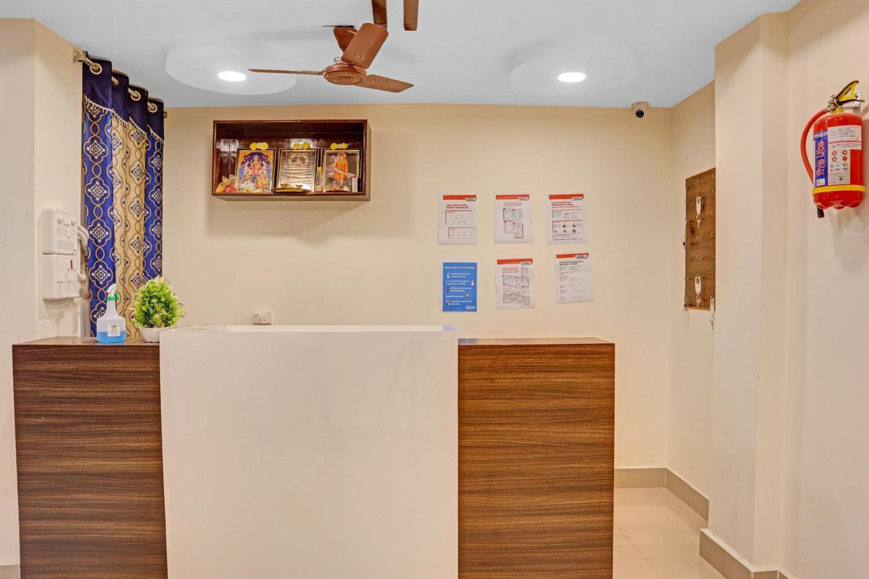 Lobby & Reception