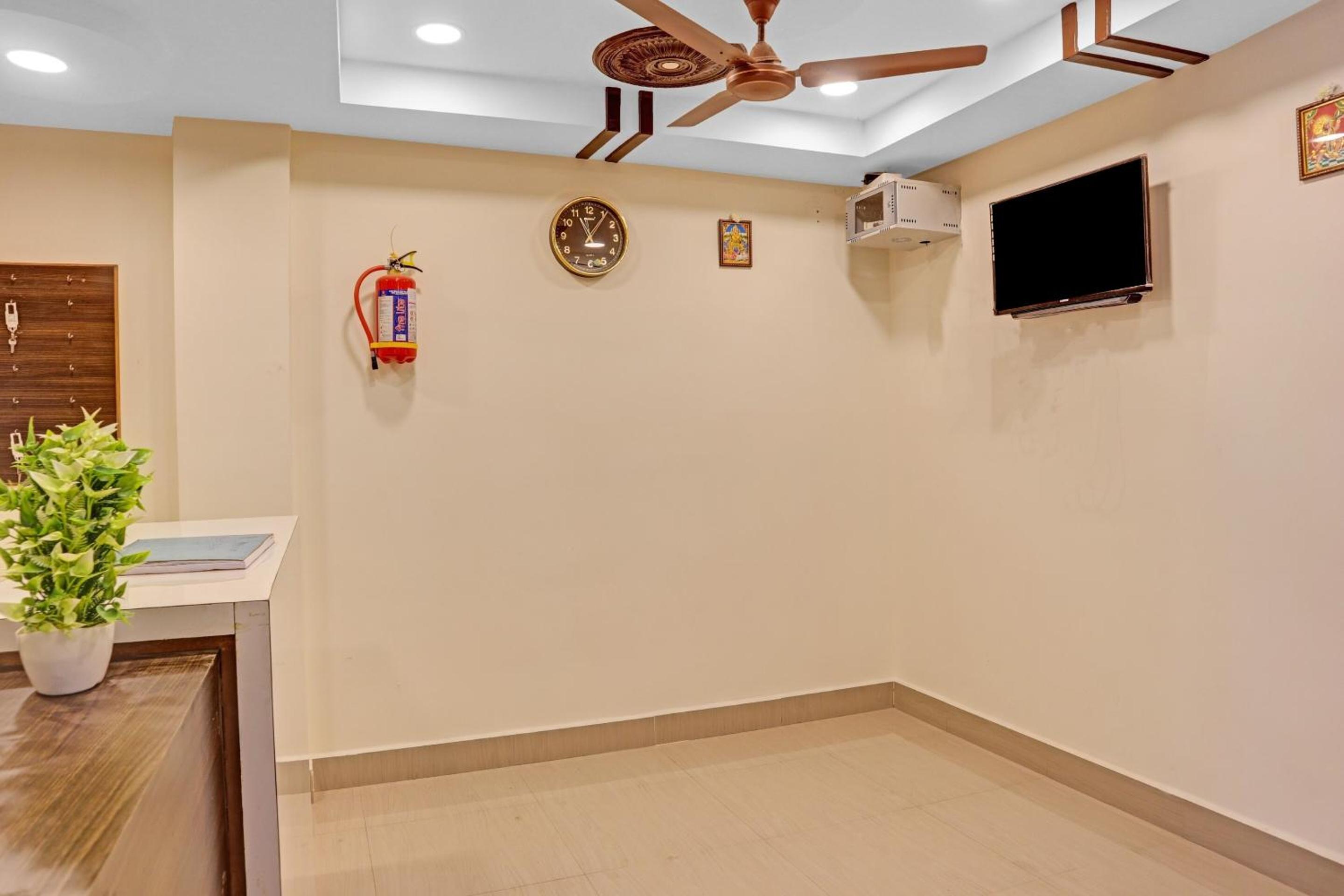 Lobby & Reception