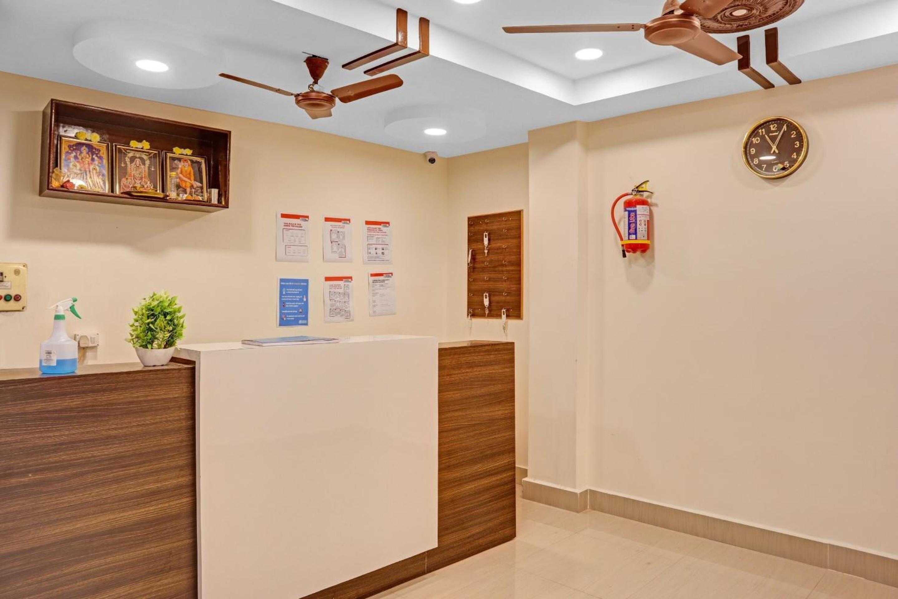 Lobby & Reception