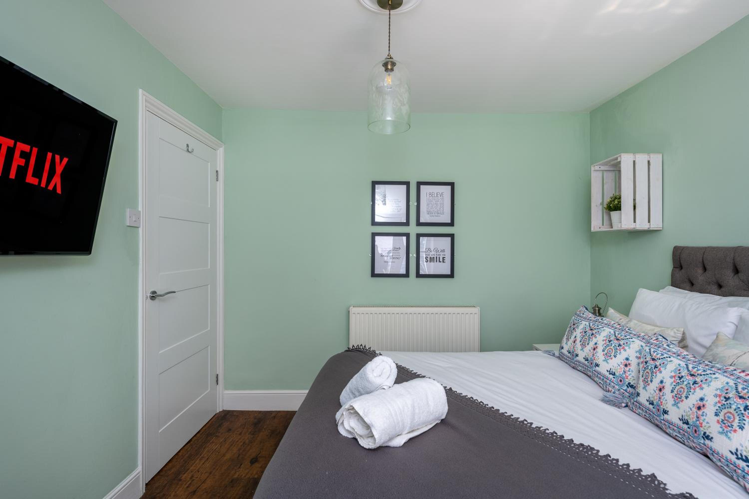 Sea View 4 Bedroom Property in Mumbles view 4