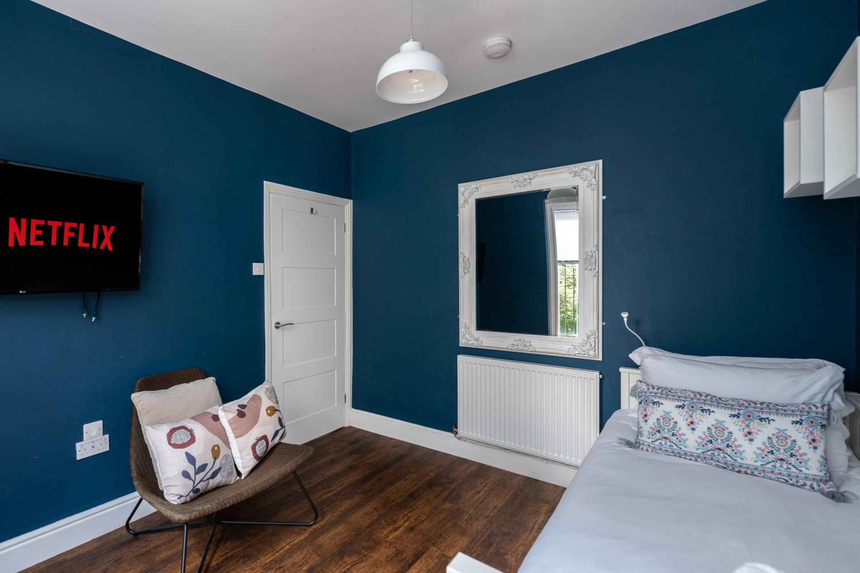 Sea View 4 Bedroom Property in Mumbles view 5