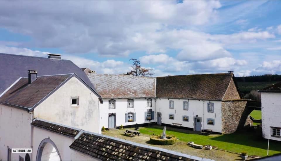 Manoir de Sterpigny, château-ferme 17ème siècle gîte la Tour