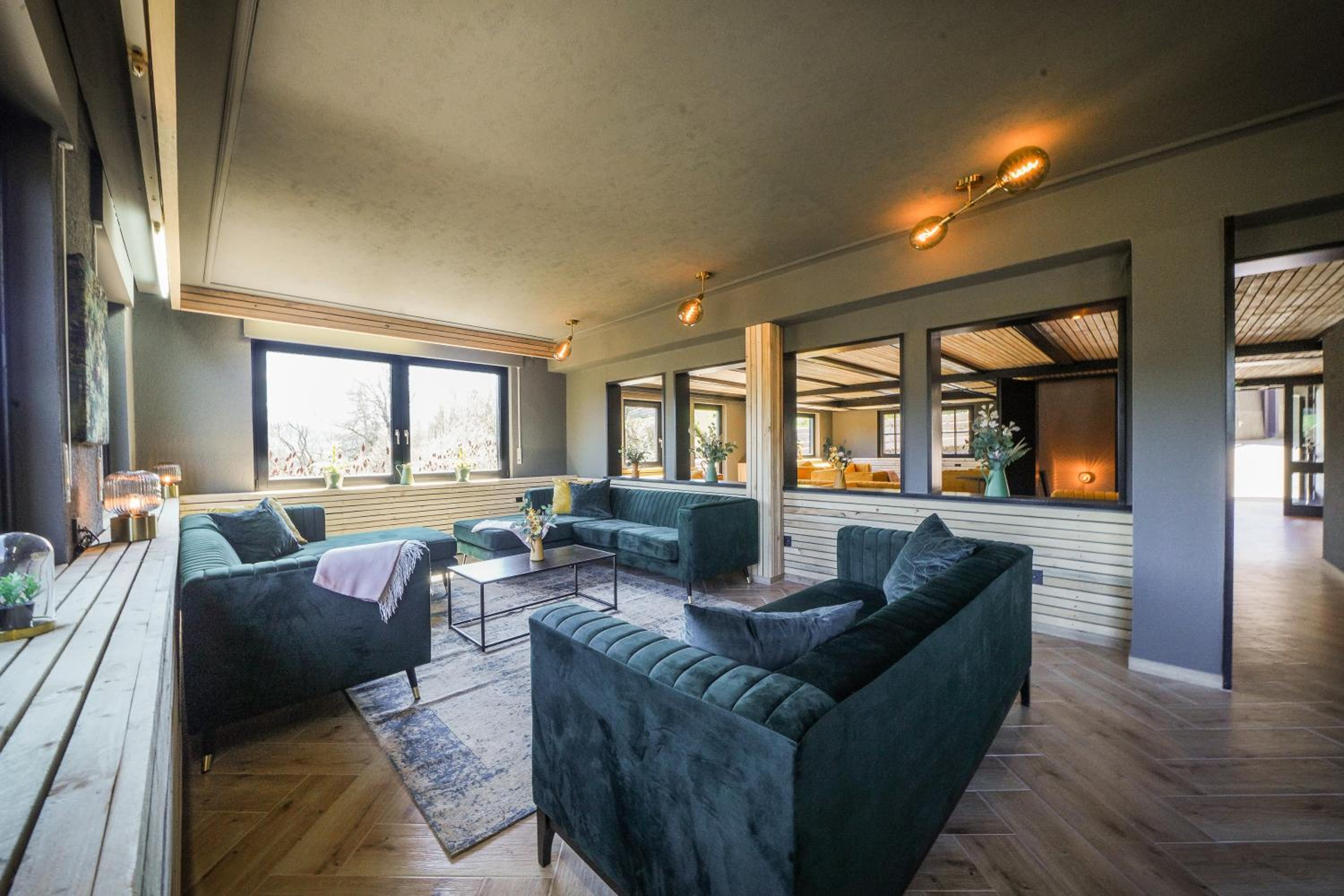 Luxus Villa mit 23 Zimmern und 19 Bädern und SPA
