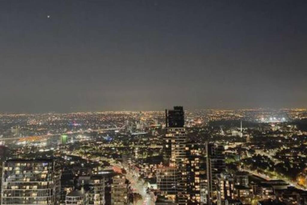 Luxury 2bedroom2Bathroom Apartment at Mel CBD