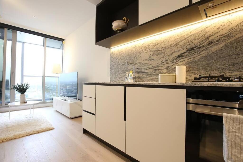 Luxury 2bedroom2Bathroom Apartment at Mel CBD
