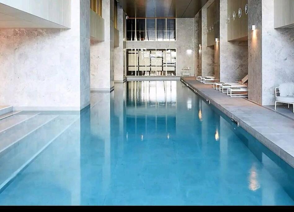 Luxury 2bedroom2Bathroom Apartment at Mel CBD