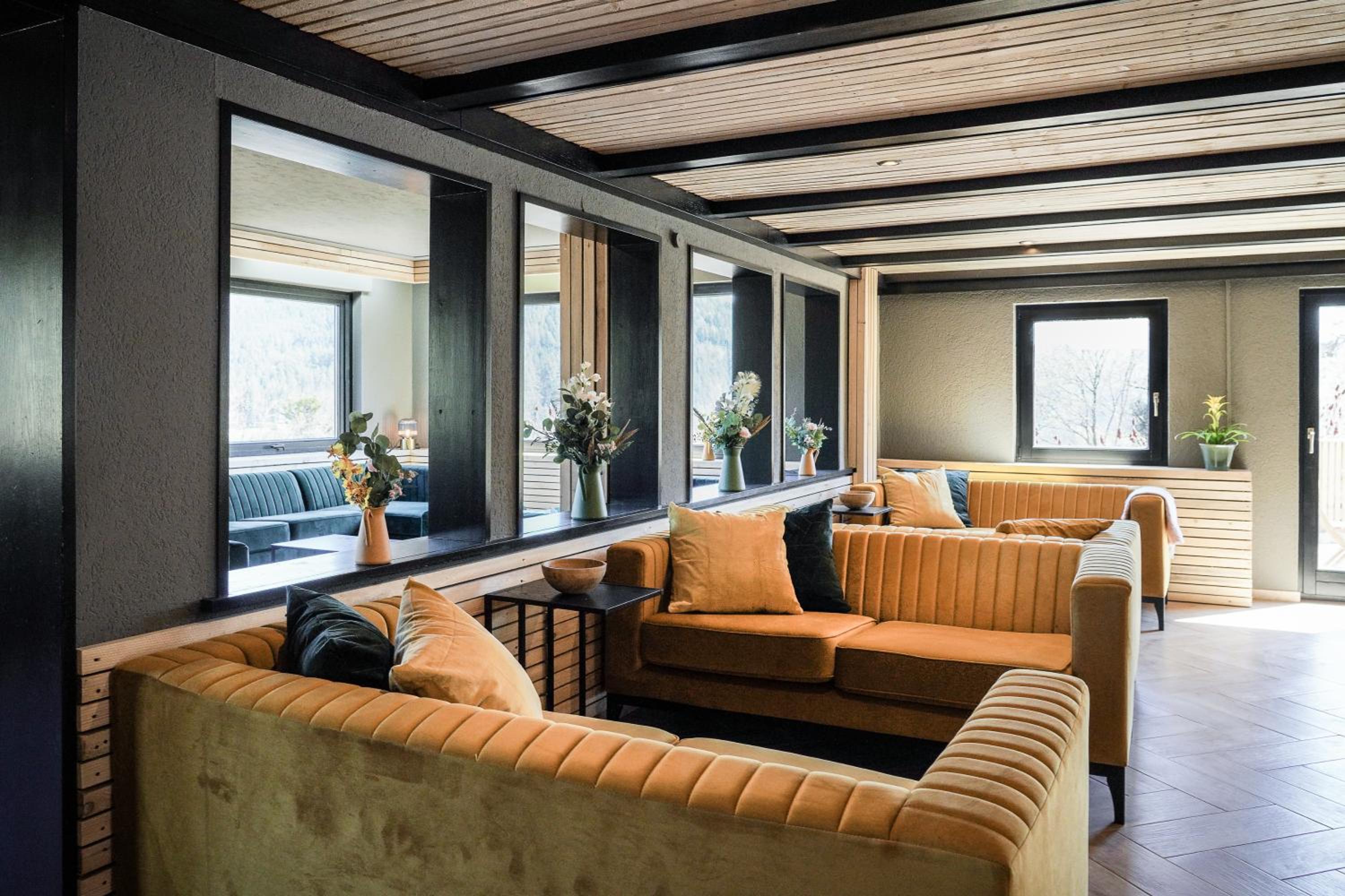 Luxus Villa mit 23 Zimmern und 19 Bädern und SPA