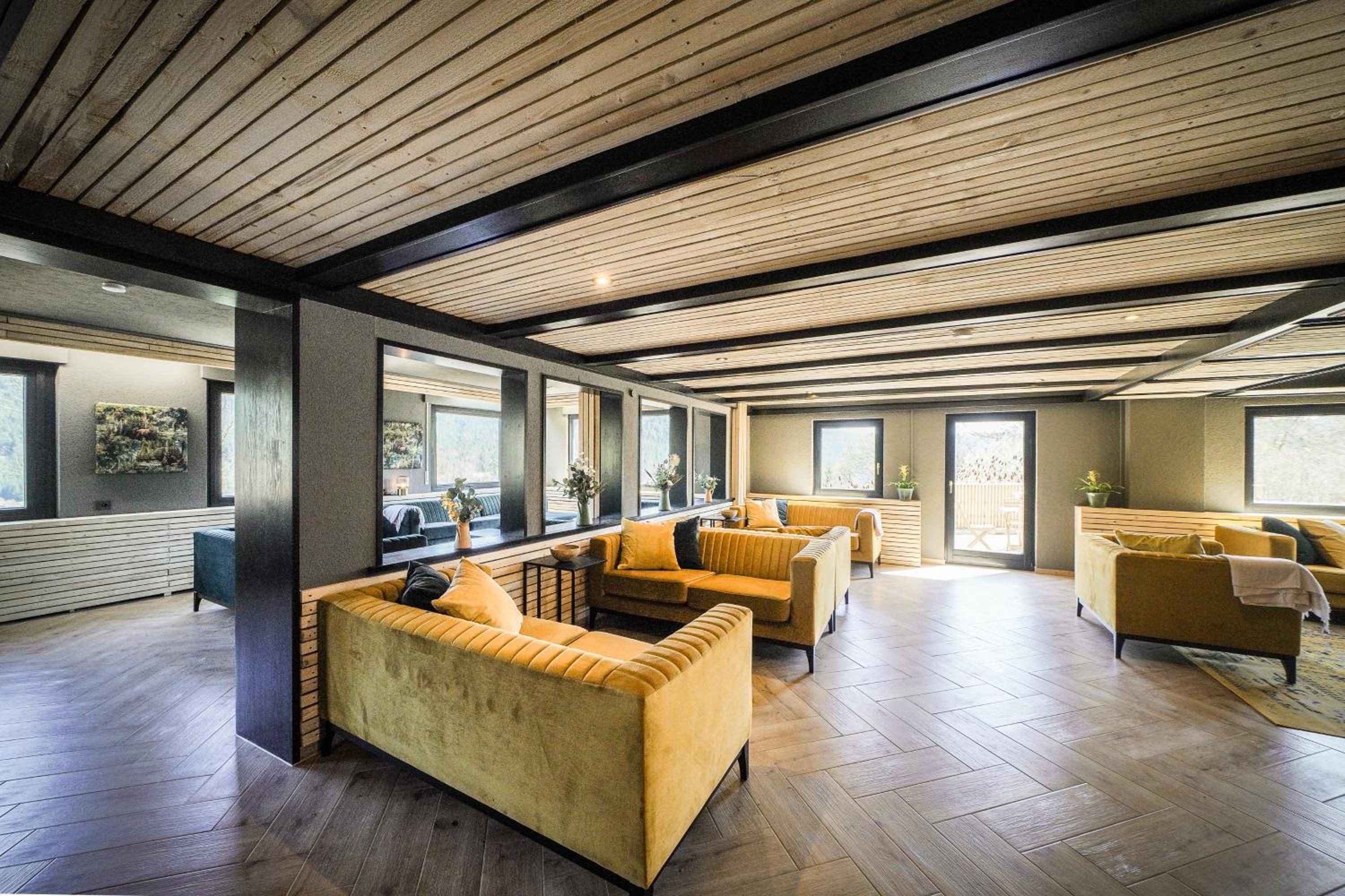 Luxus Villa mit 23 Zimmern und 19 Bädern und SPA