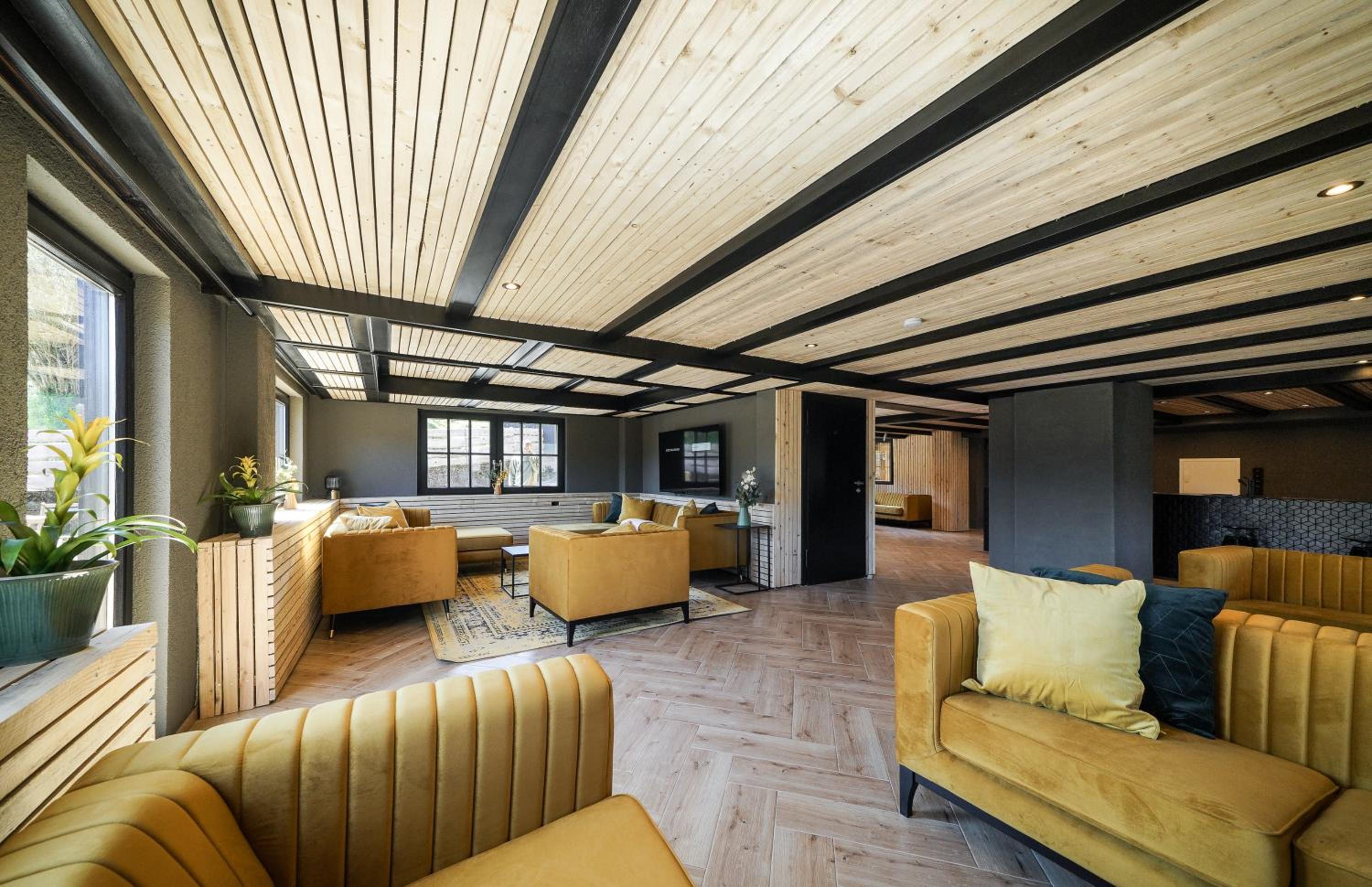 Luxus Villa mit 23 Zimmern und 19 Bädern und SPA