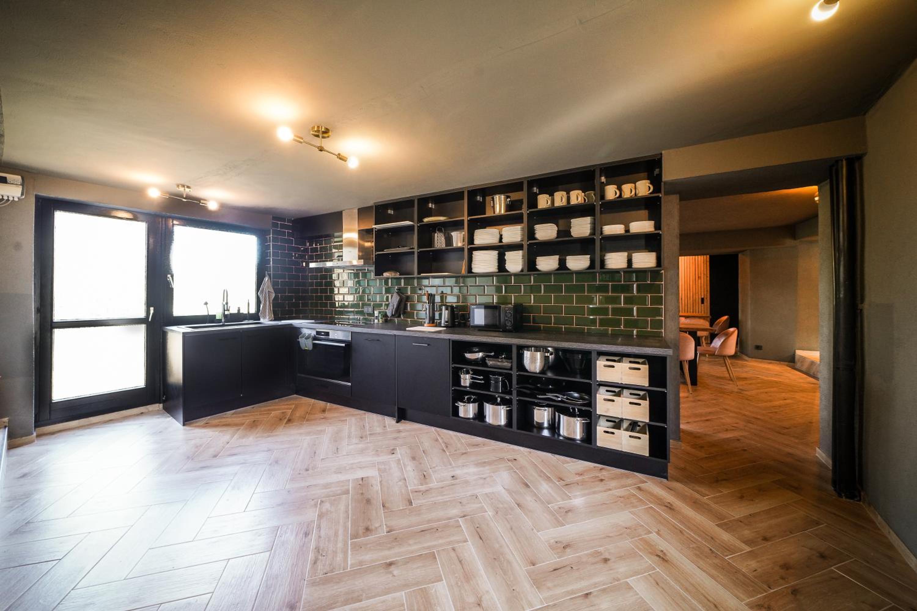 Luxus Villa mit 23 Zimmern und 19 Bädern und SPA