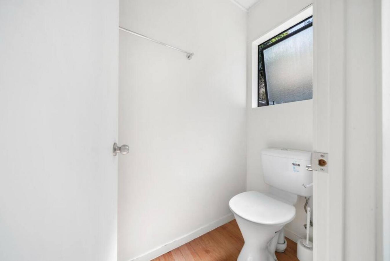 Small Cost-Effective Private Room in a 7 BR Shared House - The Jorges Room 3 view 5