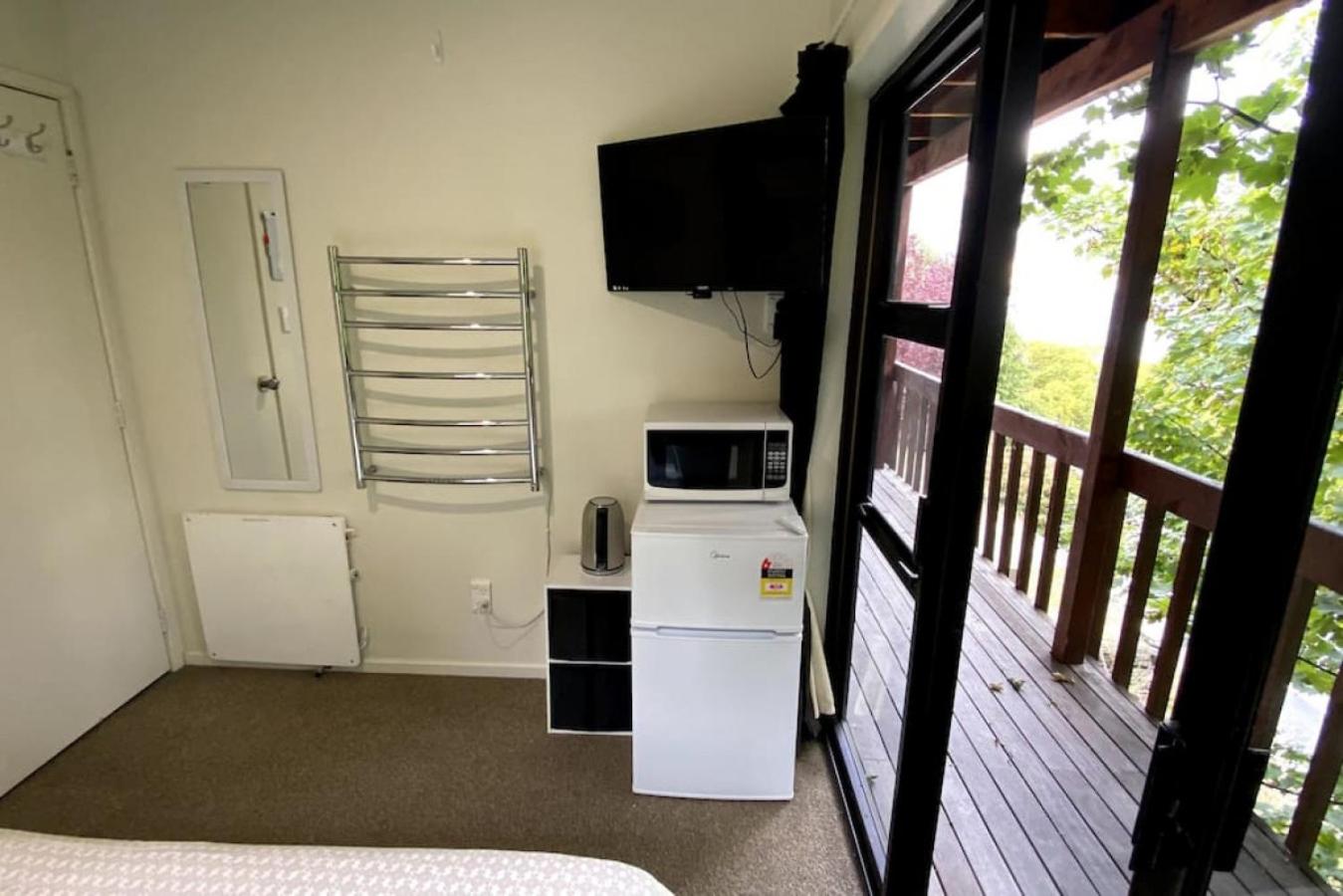 Small Cost-Effective Private Room in a 7 BR Shared House - The Jorges Room 3 view 3