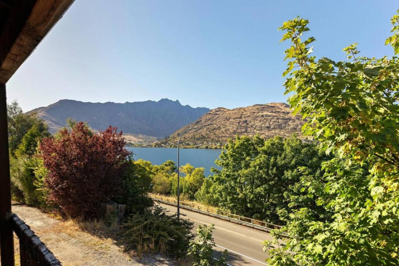 Small Cost-Effective Private Room in a 7 BR Shared House - The Jorges Room 3 view 4