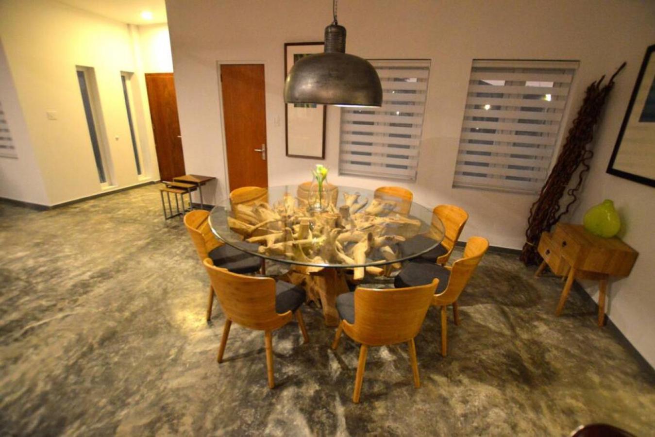 The best Villa ground floor 5 bedrooms with ensuite bathrooms at prime location