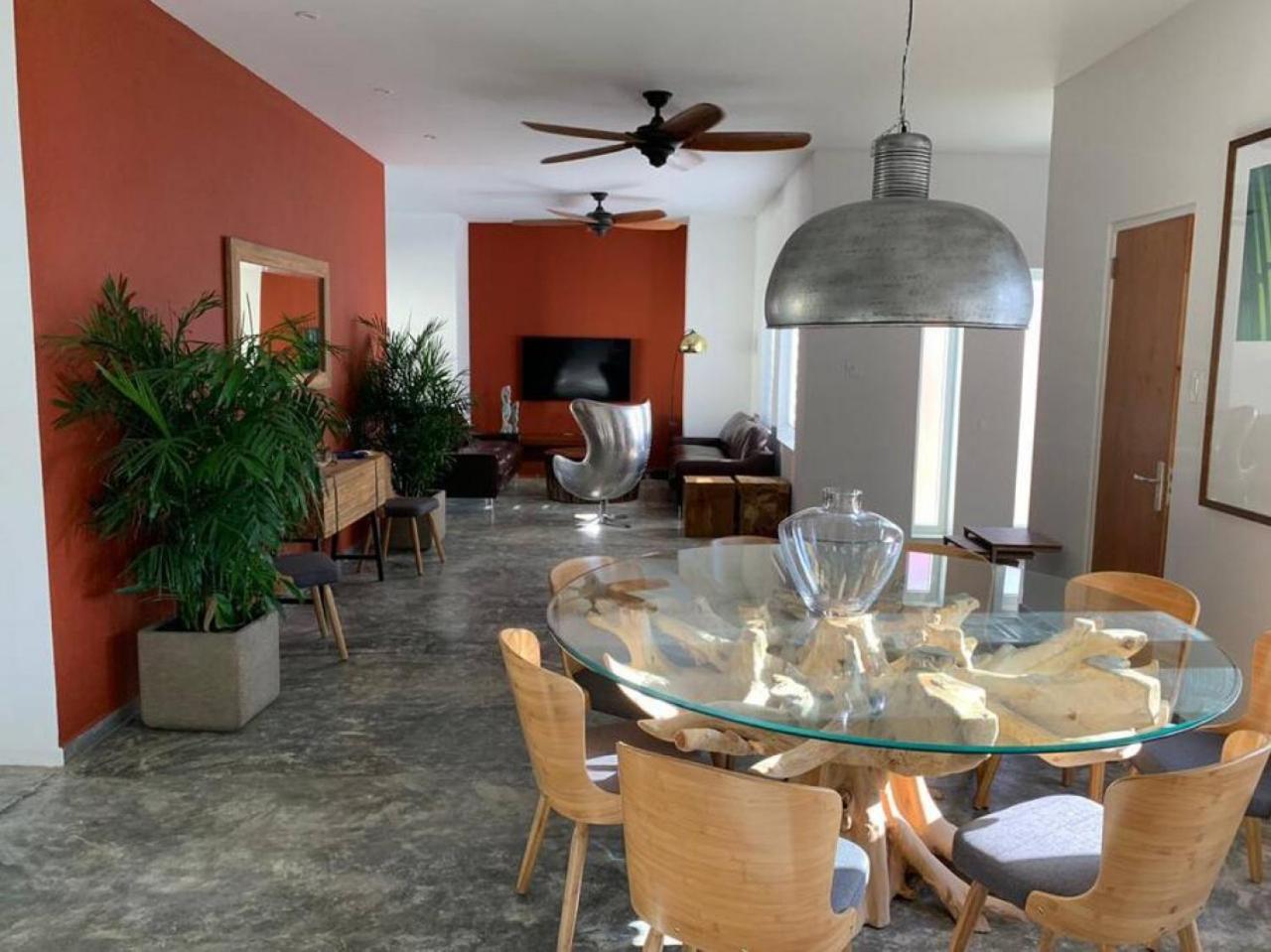 The best Villa ground floor 5 bedrooms with ensuite bathrooms at prime location