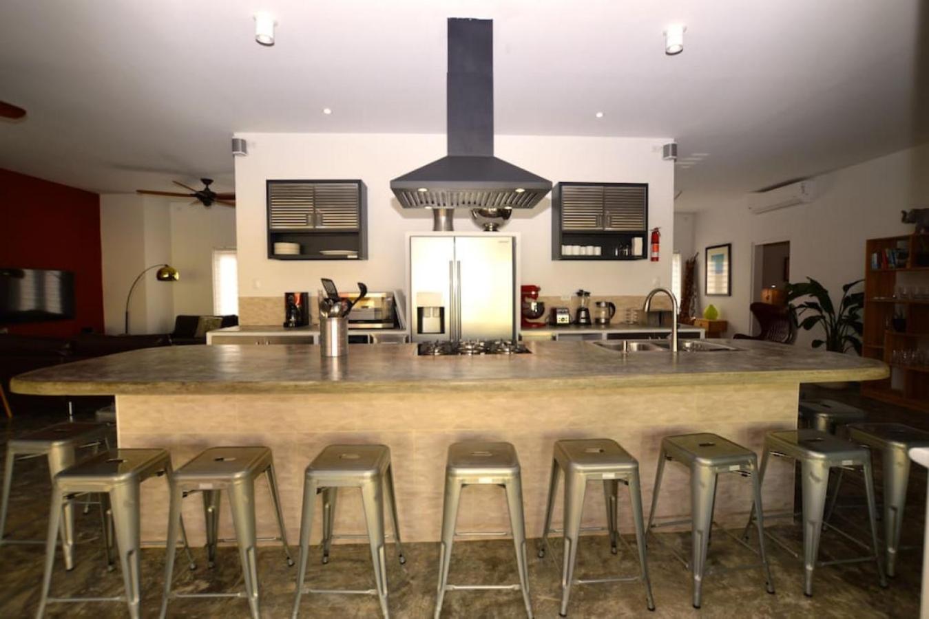 The best Villa ground floor 5 bedrooms with ensuite bathrooms at prime location