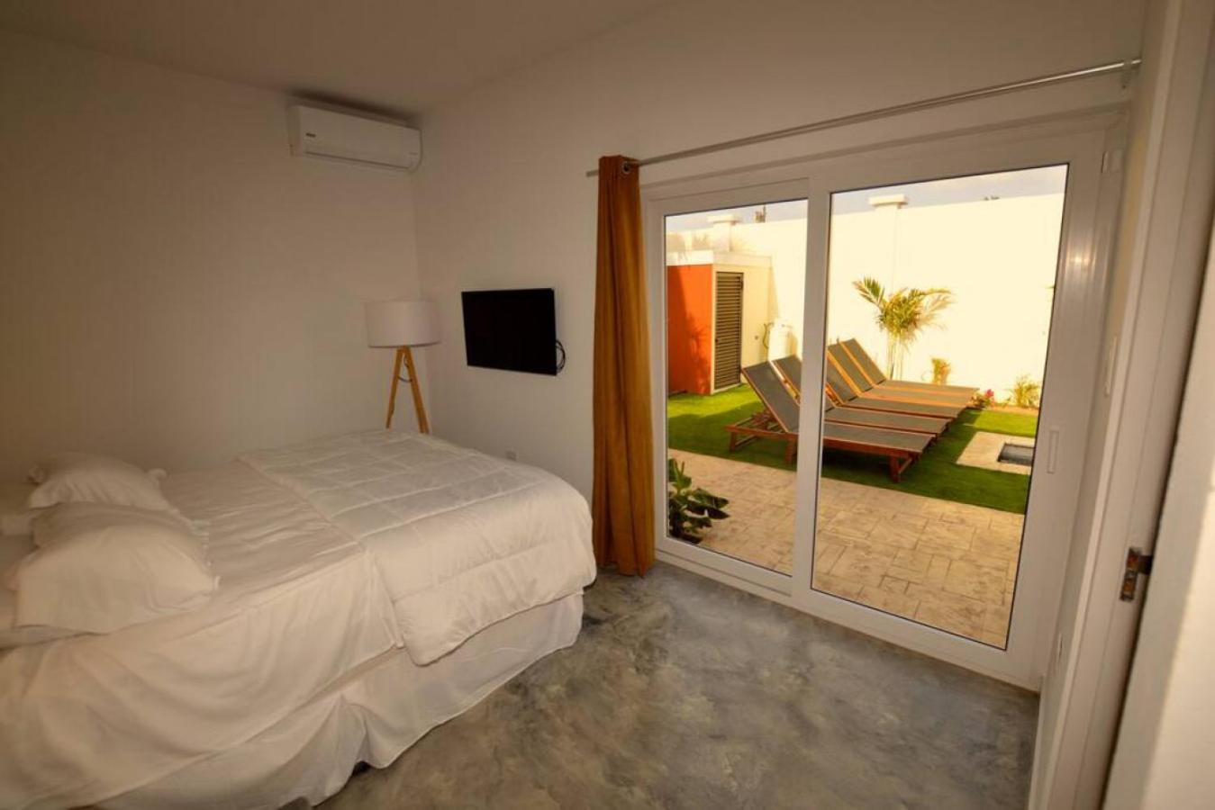 The best Villa ground floor 5 bedrooms with ensuite bathrooms at prime location