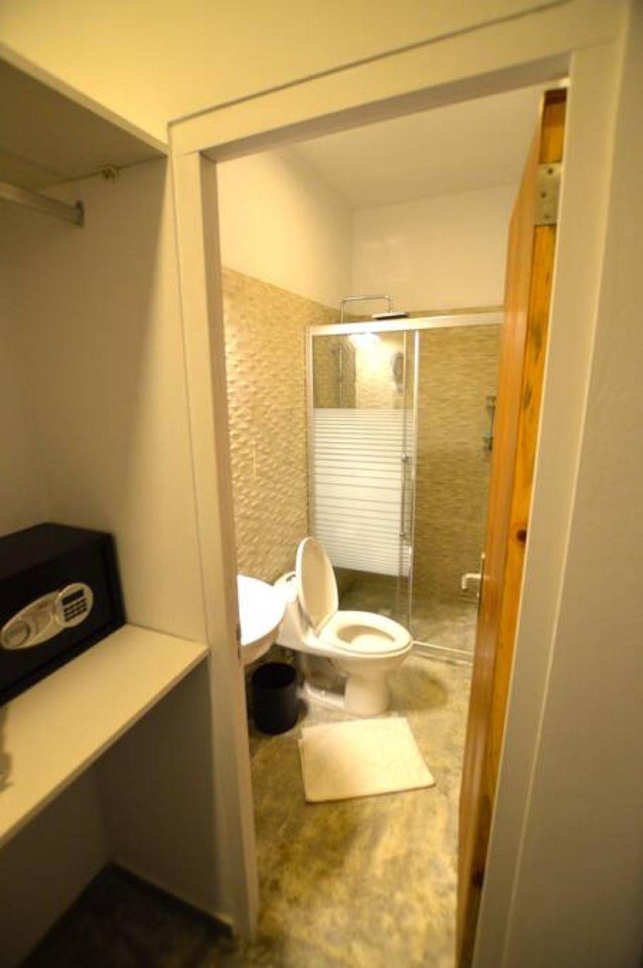 The best Villa ground floor 5 bedrooms with ensuite bathrooms at prime location