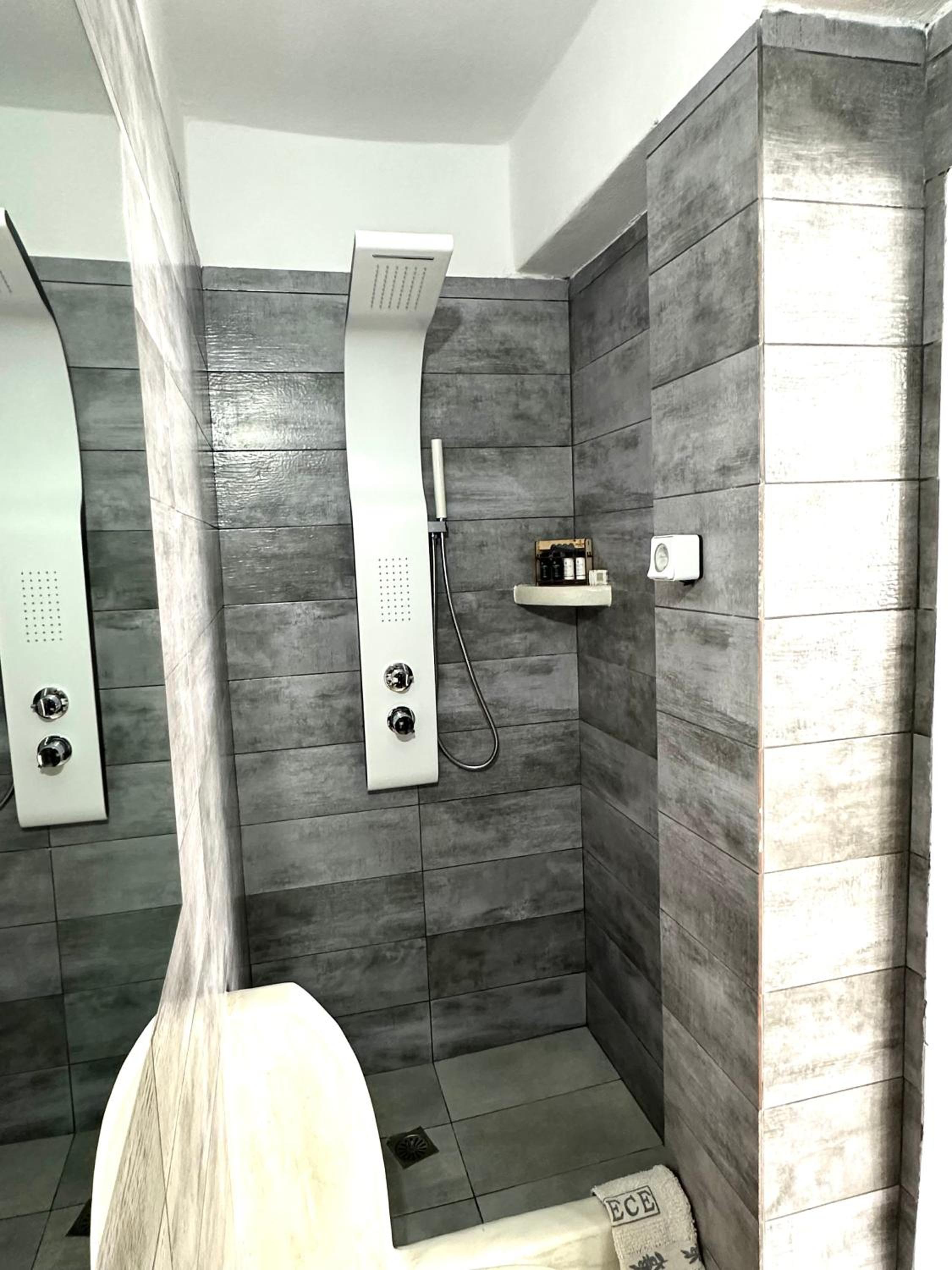 Aeron Suites