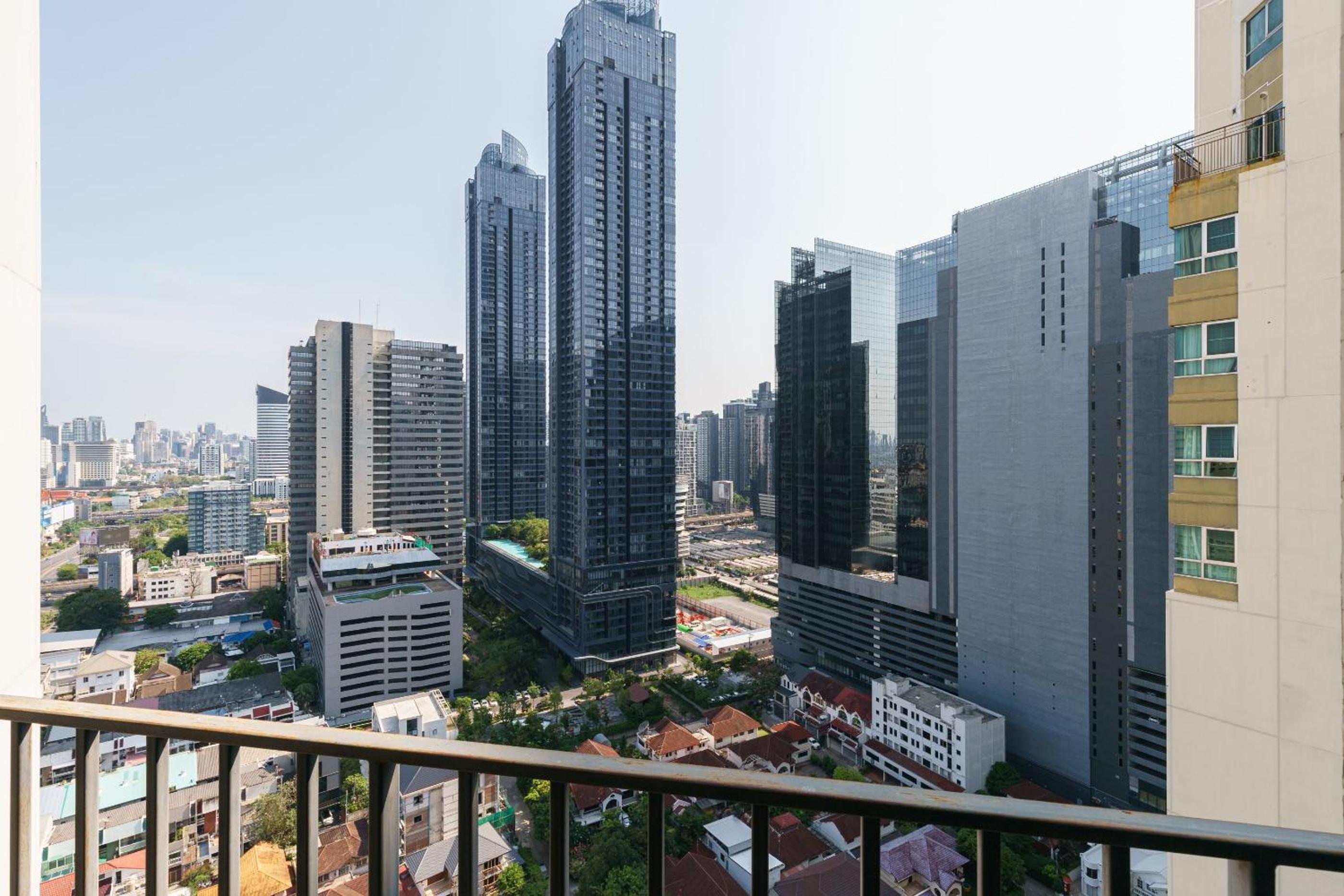 MRT rame9 Jodd Fairs night market, walk for a few minutes, two bedrooms and two bathrooms