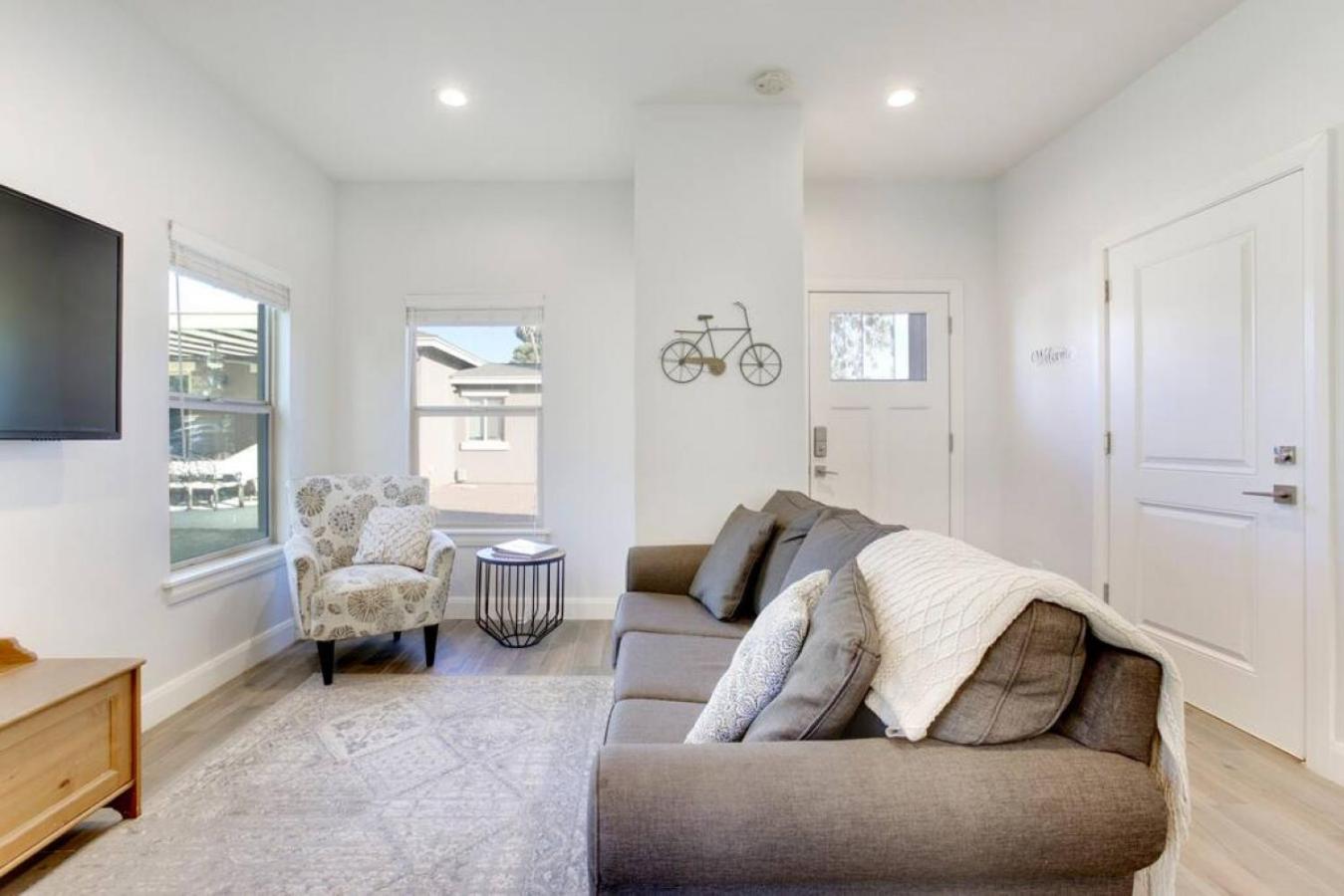 Two Bedroom guest house in Gilbert view 2