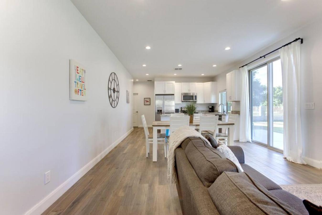 Two Bedroom guest house in Gilbert view 3
