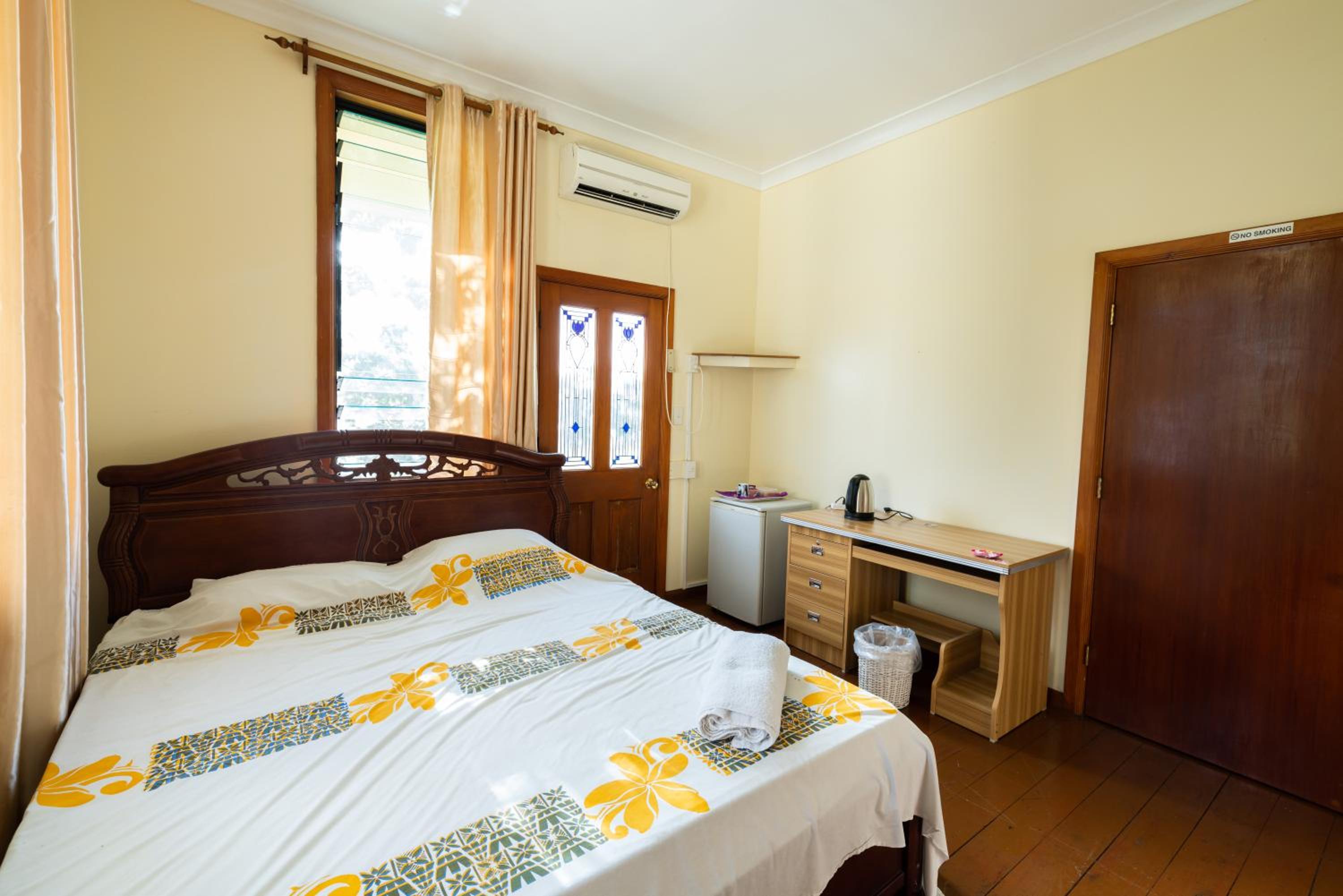 Lynn's Getaway Hotel