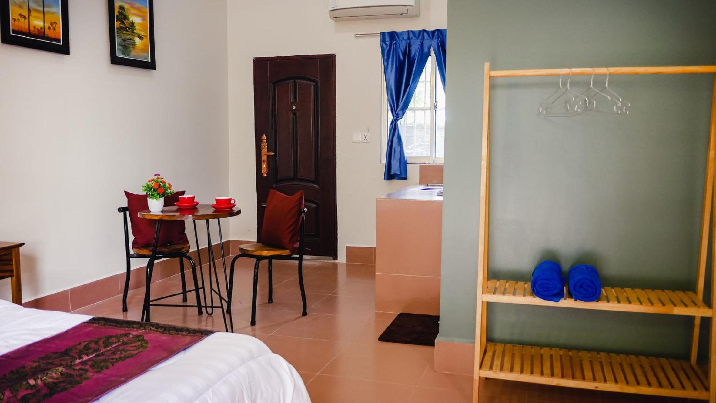 Lea's Guesthouse and Restaurant view 4