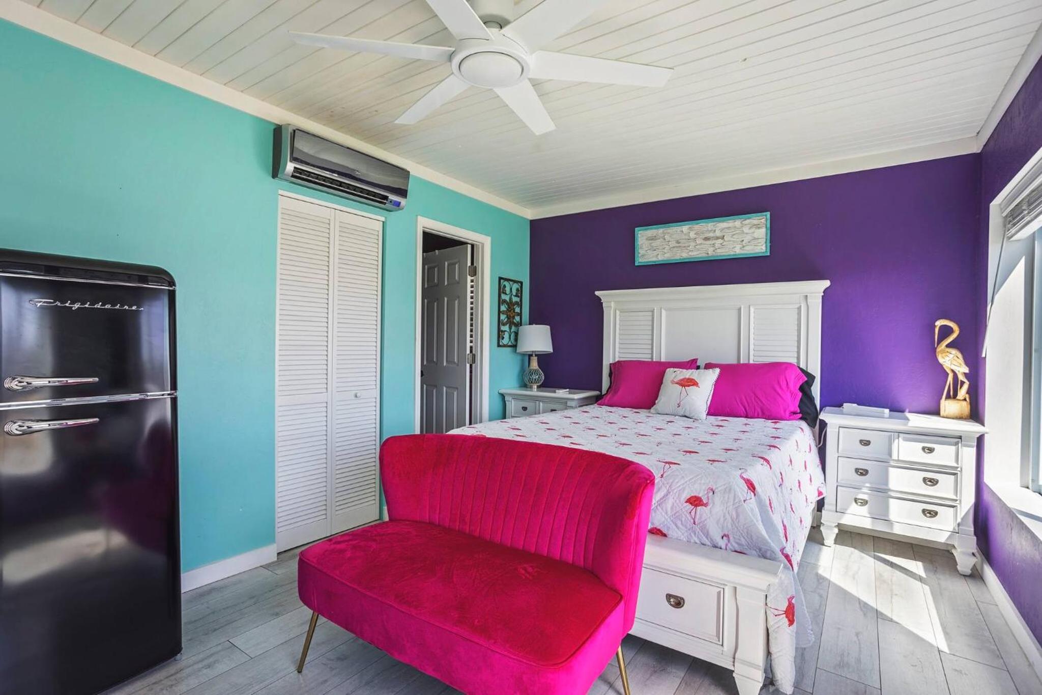 Room in Apartment - Flamingo Room on the Cotee River view 2