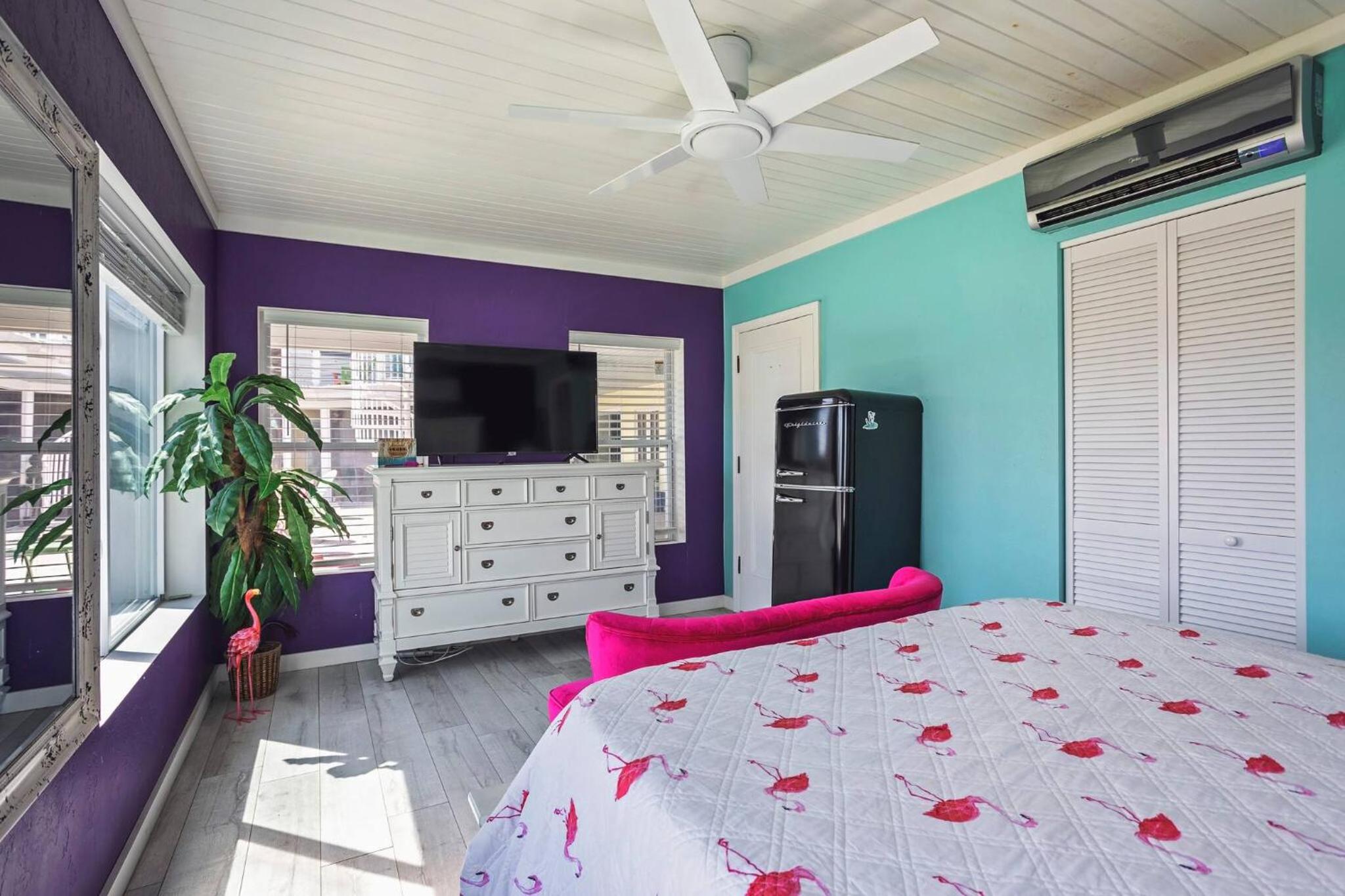 Room in Apartment - Flamingo Room on the Cotee River view 5