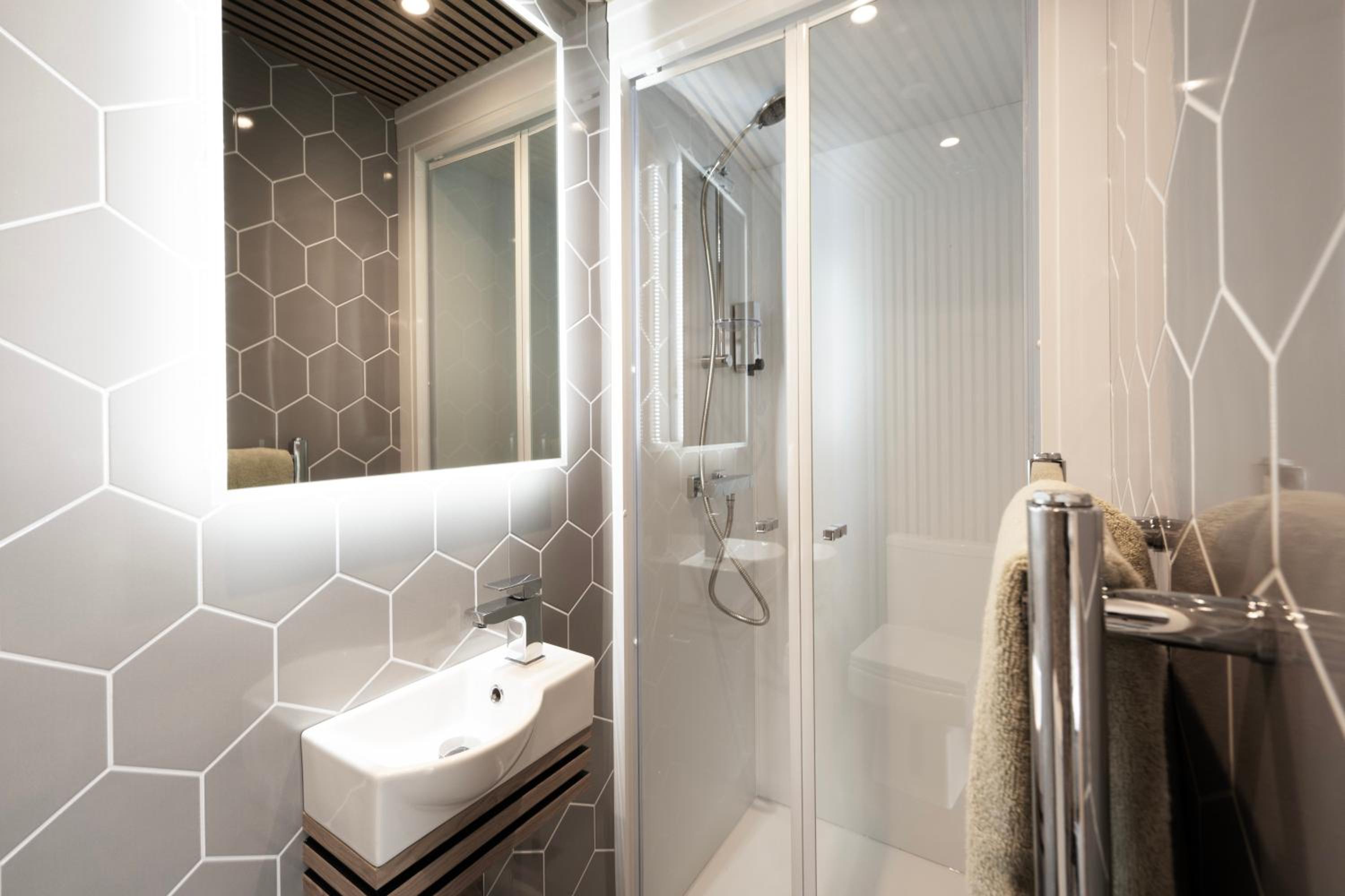 The Crossings Inn, Eco-friendly cabin in the Cumbrian countryside with heating and hot water view 5