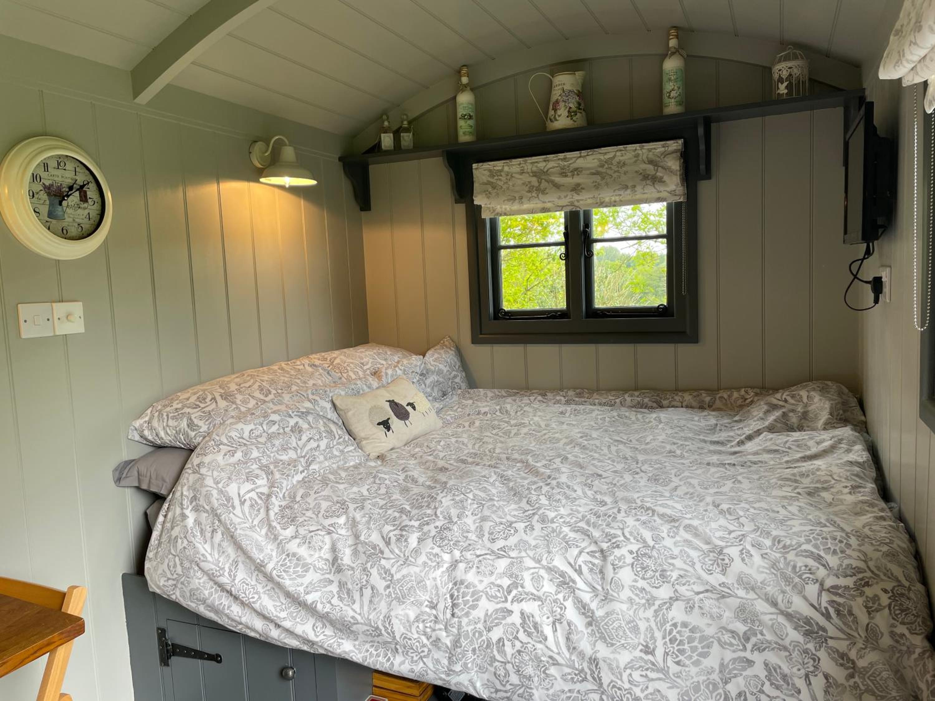 Greatwood Shepherds Hut view 2
