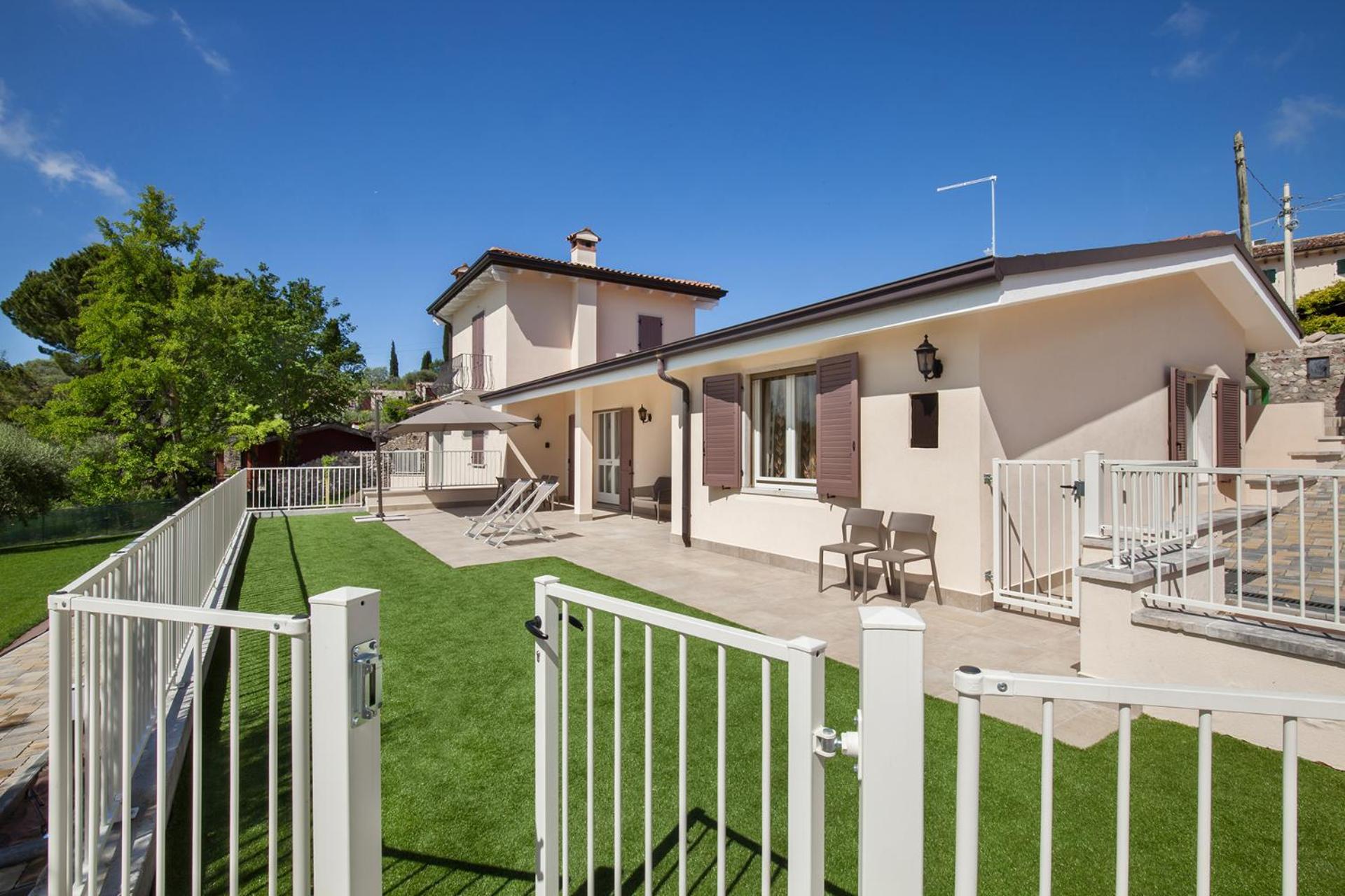 Villa Chiara APT 1- Appartamento in villa con piscina view 2
