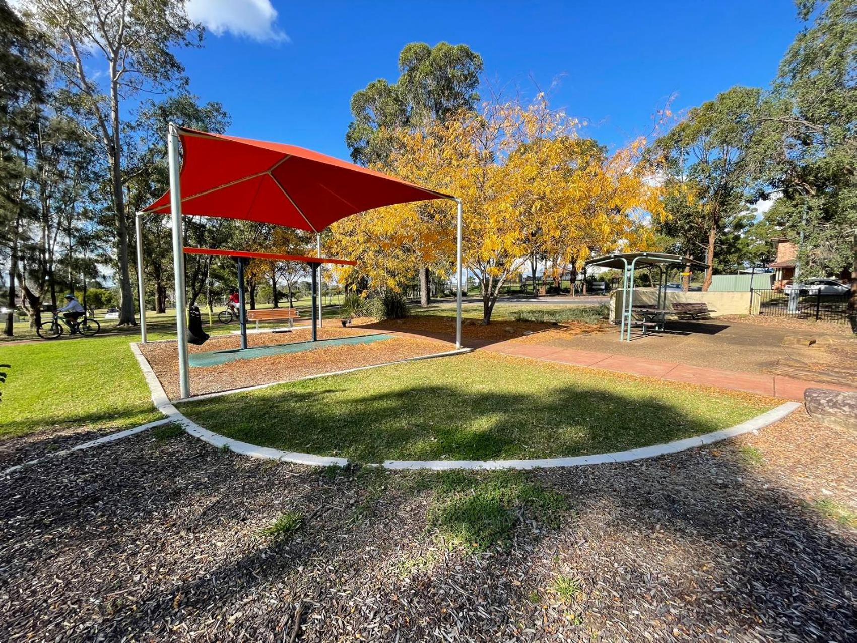 Blue Haven Retreat - Glenmore Park Pool Home