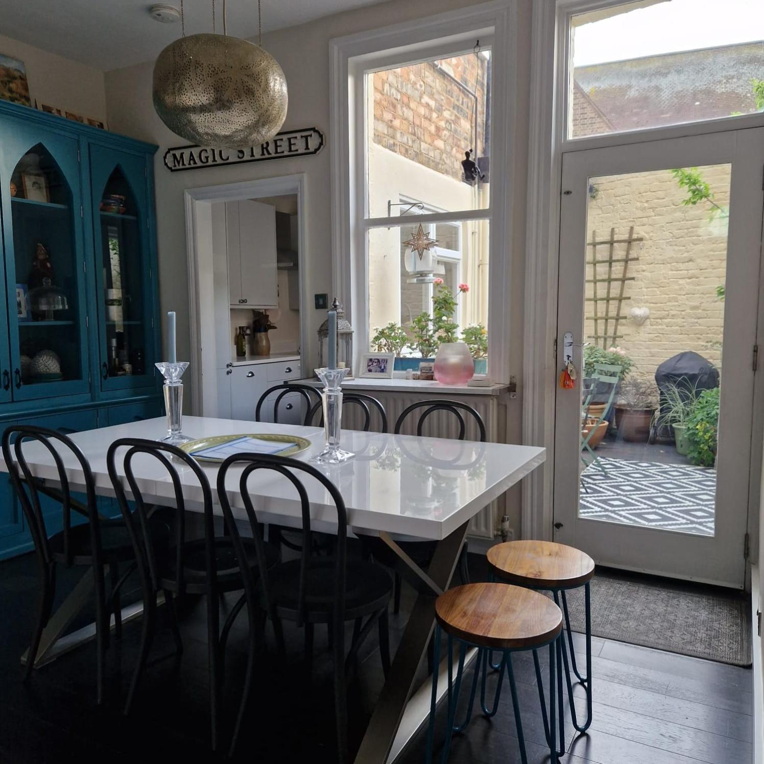 Colourful 2 bed 2 bath Tooting house