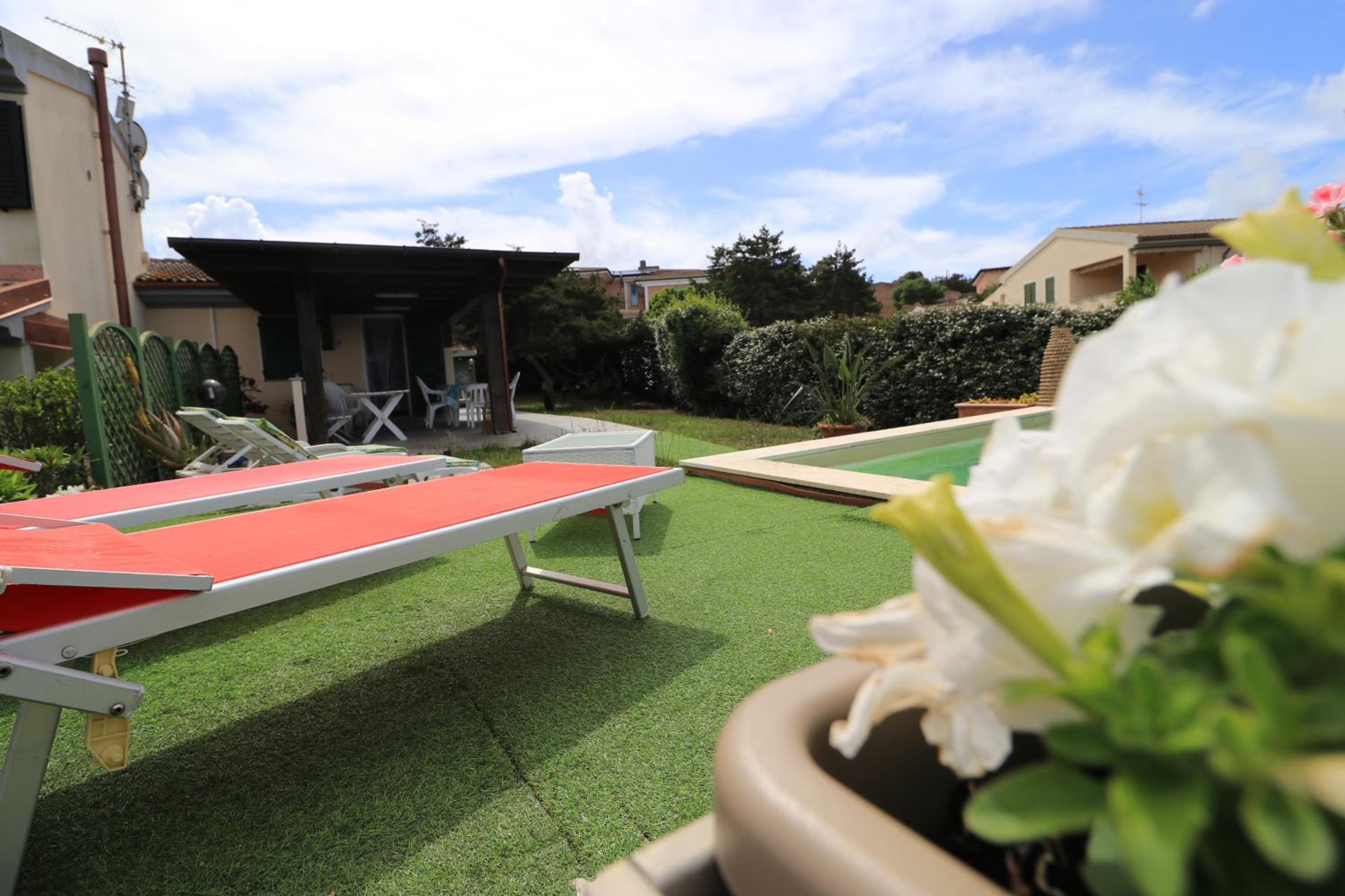 Villetta La Nassa - Comoda Villetta con Piscina Privata photo 3