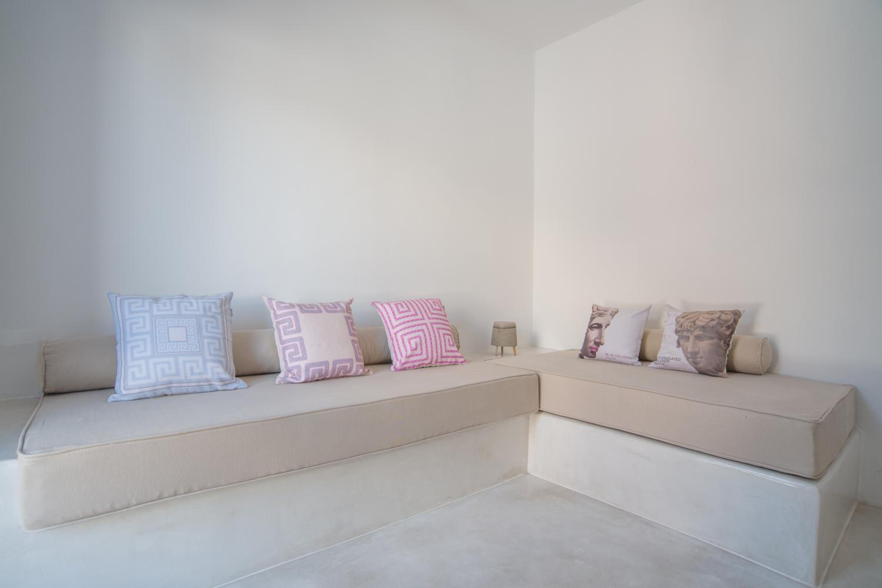 LAGADI SUITES by K&K