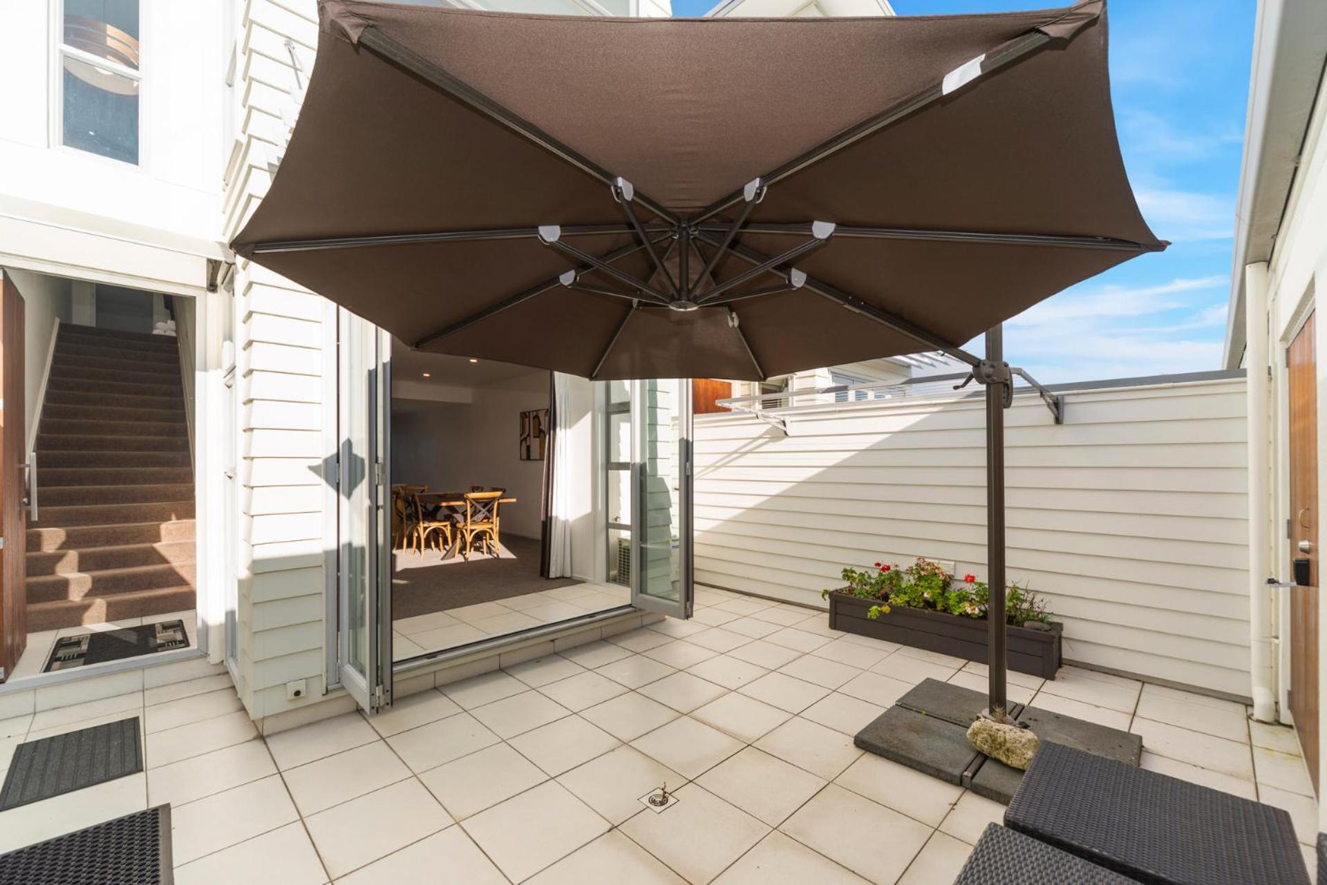 Lakeview Luxury - Taupo Holiday Apartment view 2