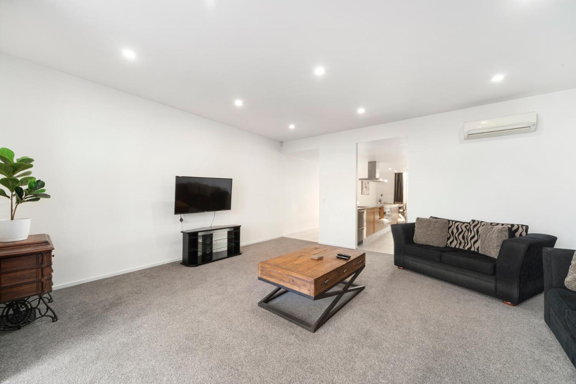 Lakeview Luxury - Taupo Holiday Apartment view 3