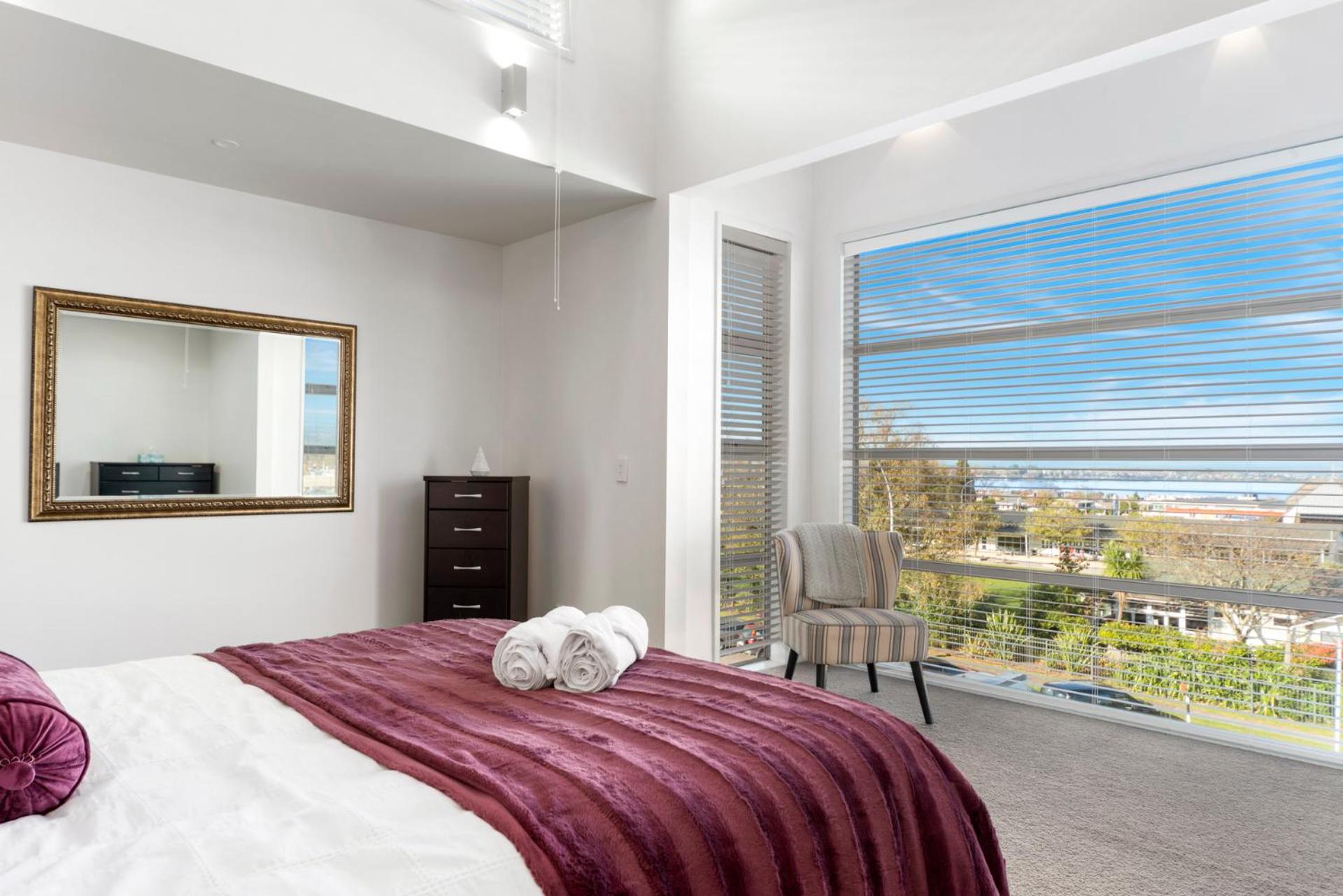 Lakeview Luxury - Taupo Holiday Apartment view 5