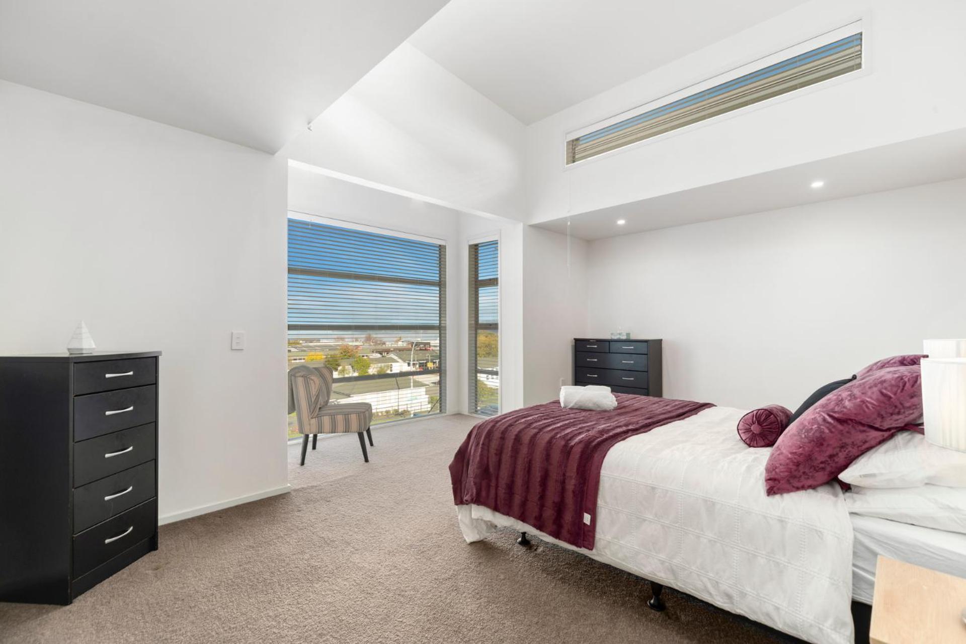 Lakeview Luxury - Taupo Holiday Apartment view 4